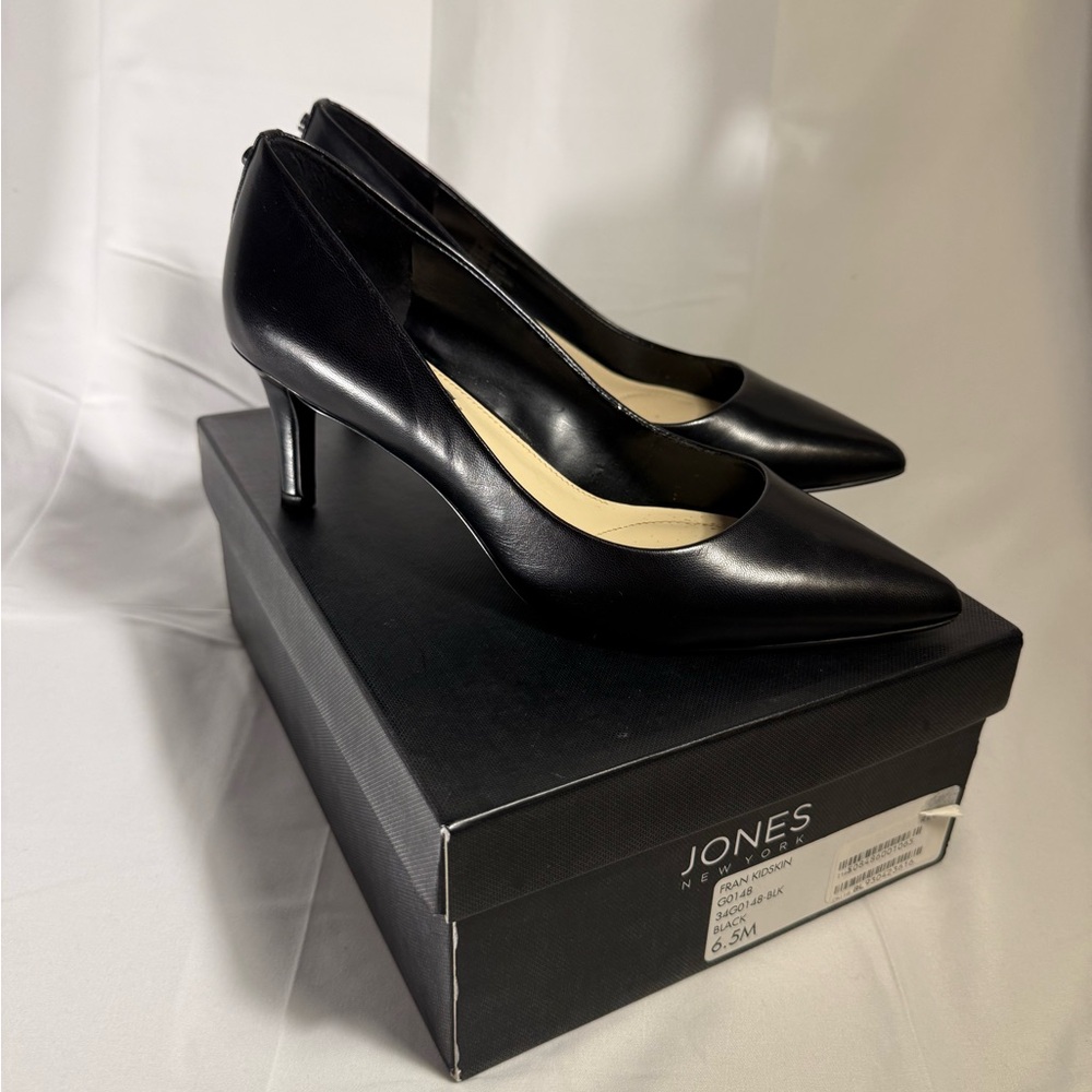 Black Jones of New York heel pump
